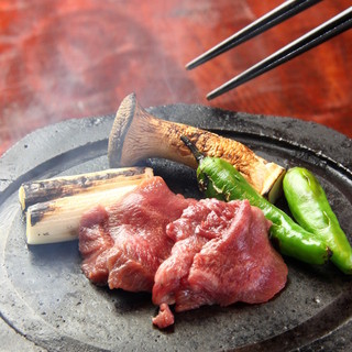 これぞ山口家名物の溶岩焼き！