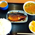 松川食堂 - 料理写真:鯖の味噌煮、豚汁大130円、ライス小。530円。
