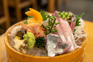 Dainichi Karashuzou - 2022.5 刺身盛合せ（1,550円）真鯵、縞鰺、鰹、貝刺身盛合せ（1,950円）青柳、赤貝、帆立貝、鮑