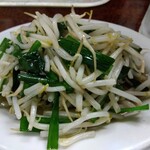 鶴亀 - ニラもやし 300円(税込)(2022年6月9日撮影)