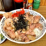 三ちゃん食堂 - ラーメン丼大のヤキ肉丼