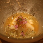 鮨 しみづ - 有明のタイラガイ じゅんさいの芽添えアップ