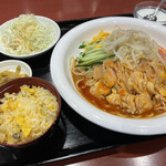 Shintenchi - バンバン鶏冷麺＋半チャーハン