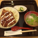 たか膳 - 黒カツ丼（味噌汁と漬物が付きます）