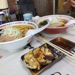 わたりや - ラーメンとラーメン麺大盛は器が違う