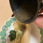 一乗院 - ◉油物 カリッと揚がった筍、タラの芽、蕗のとうの春の旬の山菜天ぷらをもずく餡をかけでいただきます！春菊も添えて。