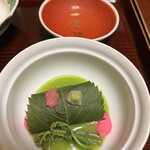 一乗院 - ◉蒸し物 百合根桜饅頭。中には筍、わらび、桜花、松の葉、うぐいす餡でいただきます。