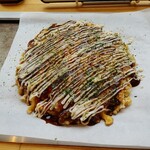 Okonomiyaki Teppanyaki Sharaku - すじお好み焼き