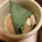 一乗院 - ◉飯物 赤米ひじき御飯 。松の実。ゆかり。白胡麻。江戸生姜が爽やか。