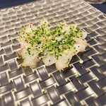 名前のないイタリア料理店 - 今治大浜産天然真鯛のカルパッチョ
            お塩で甘味が引き立てられて柔らかい