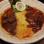 SPICY CURRY 魯珈 - ２種カレー（チキンカレーと牛バラとエリンギの台湾風カレー）