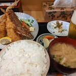 一膳屋 - アジフライ定食  と  小ビール