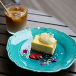 フロムトップ - バニラチーズケーキ (￥700)、カフェオレ ICE (￥700)