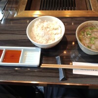 焼肉 飛車角 横浜店 - 辛め、甘めのタレ2種