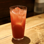 餃子とスパークリング バブルス - クセになるトマトサワー