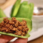 餃子とスパークリング バブルス - 肉味噌と共に