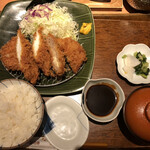 Tonkatsu Wakou - ご飯と味噌汁、キャベツはおかわり無料