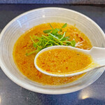 石山商店 - 練りゴマの香ばしさが有る鶏と魚介のスープは、クリーミーな後味