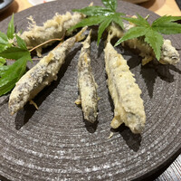 玄水 - 鮎の天ぷら・上から。この盛り付けは和食屋のセンス。