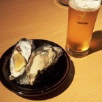 貝や しるひ - 生牡蠣＋生ビール