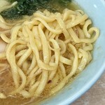 横濱ラーメン あさが家 - 酒井製麺の中太麺。