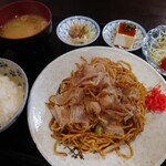 Okonomiya Kita Machiyan - キムチ焼きそばの定食(ゴハン小)♪