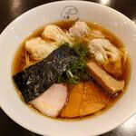 八雲 - 黒だし特製ワンタン麺ハーフ 1,080円