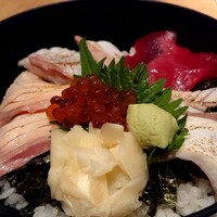 本等鮨 海馬 本店 - 炙り丼