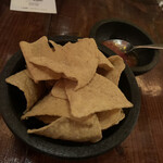 エルボラーチョ - お通し 自家製サルサ＆チップス