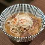 炭火焼肉ホルモン うらら - 黒毛和牛の牛すじ煮