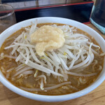 昭和軒 - 料理写真:味噌ラーメン（ニンニク、ラー油入り）800円