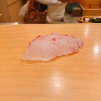 鮨 やすみつ - イサキは旨味が凝縮