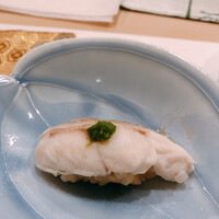 鮨 やすみつ - ノドグロの蒸し寿司で胃袋が動き出します