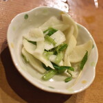 浜貞 - 焼きおにぎり（２２０円）の漬物２０２２年６月