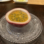 やまぐち - パッションフルーツ　下にフォアグラ白味噌