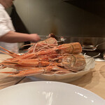 やまぐち - 赤座海老の頭の中には味噌と旨みたっぷりの身が詰まってます。