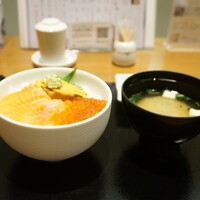 函館うに むらかみ 日本生命札幌ビル店 - 三食丼