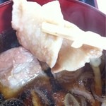 手打うどん 小島屋 - 豚肉も美味しかったです