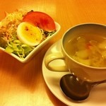 レストラン じぇびあん - ランチのスープとサラダ