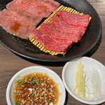 黒毛和牛焼肉 白か黒 - 