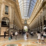 IL CAMPARINO TORNA IN GALLERIA - ガレリアを抜ける