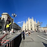 IL CAMPARINO TORNA IN GALLERIA - 店は黄色矢印にある