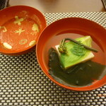 日本料理 晴山 - 筍真丈とうるいの葉のお椀