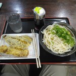 セルフうどん やま - 冷かけ　鶏天　茄子天