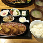 POP - ホタテ貝のフライ1,000円（ごはん少なめ）。食べ応えのある大ぶりの貝柱が6個に玉ねぎのフライが2つ。お味噌汁も美味しい！