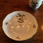 カフェ・鈴木 - お皿にも！