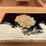 鮨 しみづ - 吟醸酒で濯ぎ熟成させた白海老