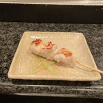 焼とりふた神 - かたせ赤鶏の胸肉