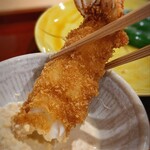 勢麟 - アカザのエビフライ。待ちかねてお写真前に齧ってしまった(-"-;A ...食べロガー失格。自家製タルタルたっぷりでいただく、至福。背徳感。