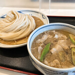 手打うどん 長谷沼 - 【2022年06月】肉汁つけうどん中400g、@900円、提供時。